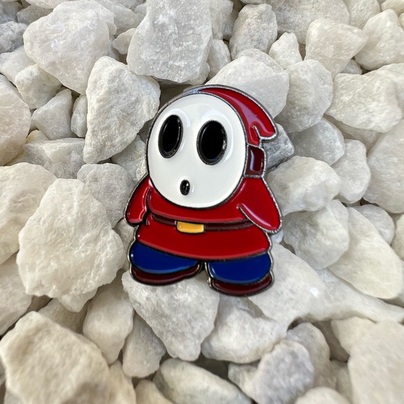 Mario Bros ShyGuy Enamel Pin Brooch - Picture 2 of 5